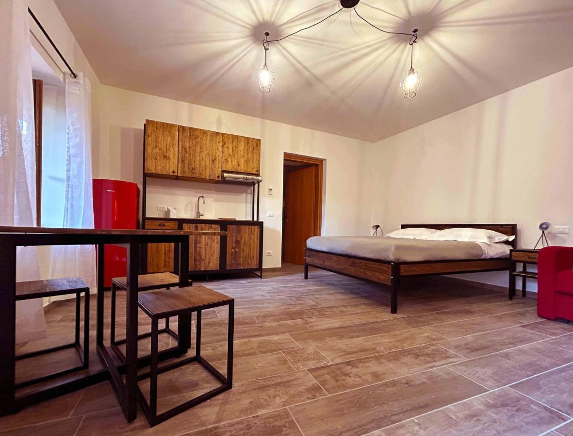 La Volpe Rossa Rooms And Apartments San Felice del Benaco Exterior foto