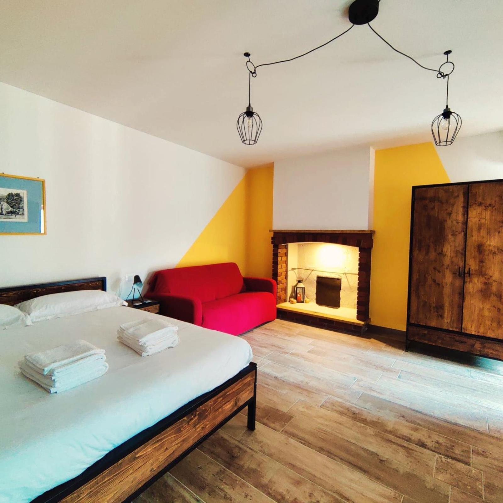 La Volpe Rossa Rooms And Apartments San Felice del Benaco Exterior foto